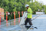 A worker installs solar panels on the roof of Ledding Library in Milwaukie, Oregon. (Photo: Katie Newell/Ledding Library in Milwaukie, Oregon)