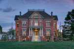 A photo of the Illinois Governor's mansion. It is a large red brick building.